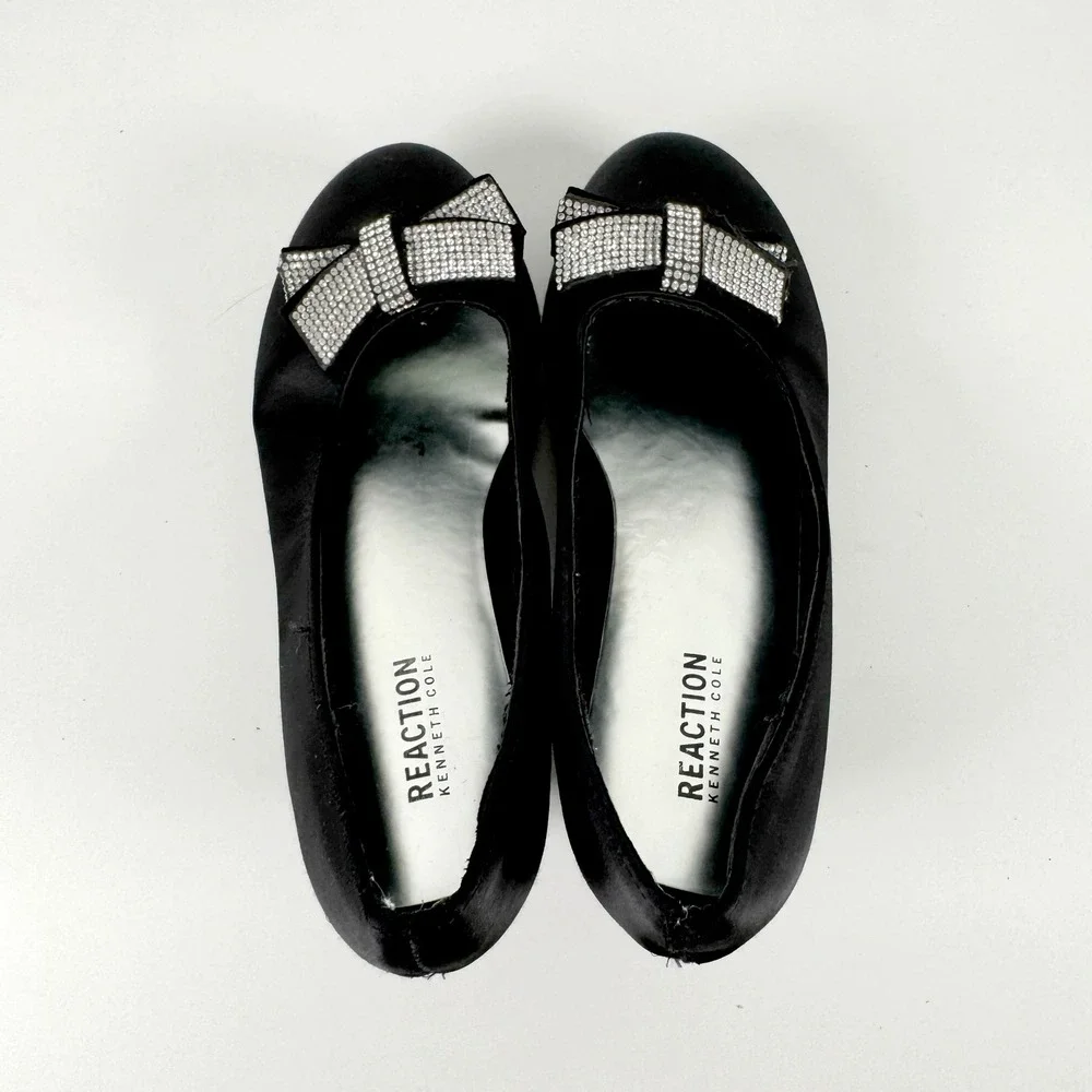 Kenneth Cole Reaction Dorothy Swirl Kids Size 4 Black Satin Rhinestone Bow Heels